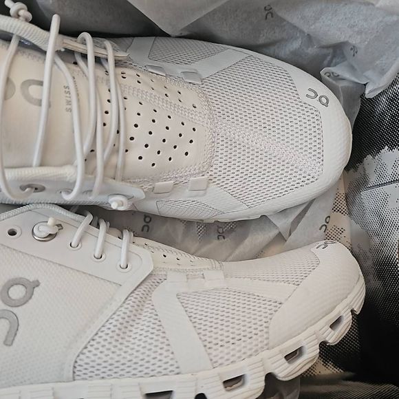 On Running Cloud 5 All White men
Size 11 New .. - Picture 5 of 6